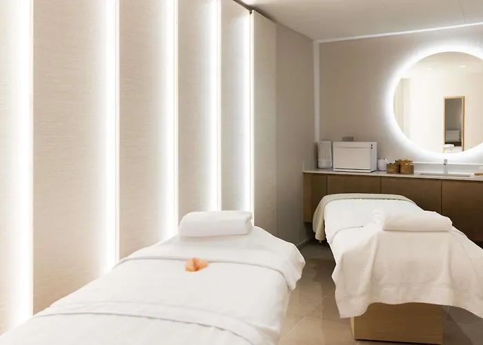 Mercure Ax Les Thermes מלון