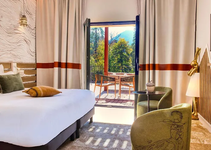 Mercure Ax Les Thermes מלון